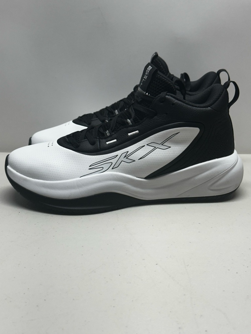 Skechers Men's Size 8.5 Basketball SKX League Sneaker, White/Black, 253010